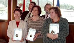 Diálogos 90 entrega os premios ás «Galegas Destacadas» do ano 2002.