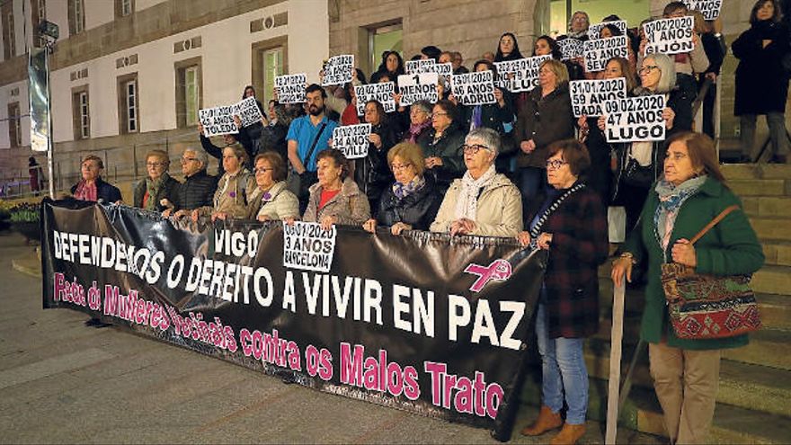 Concentración en Vigo contra os dous asasinatos machistas en España